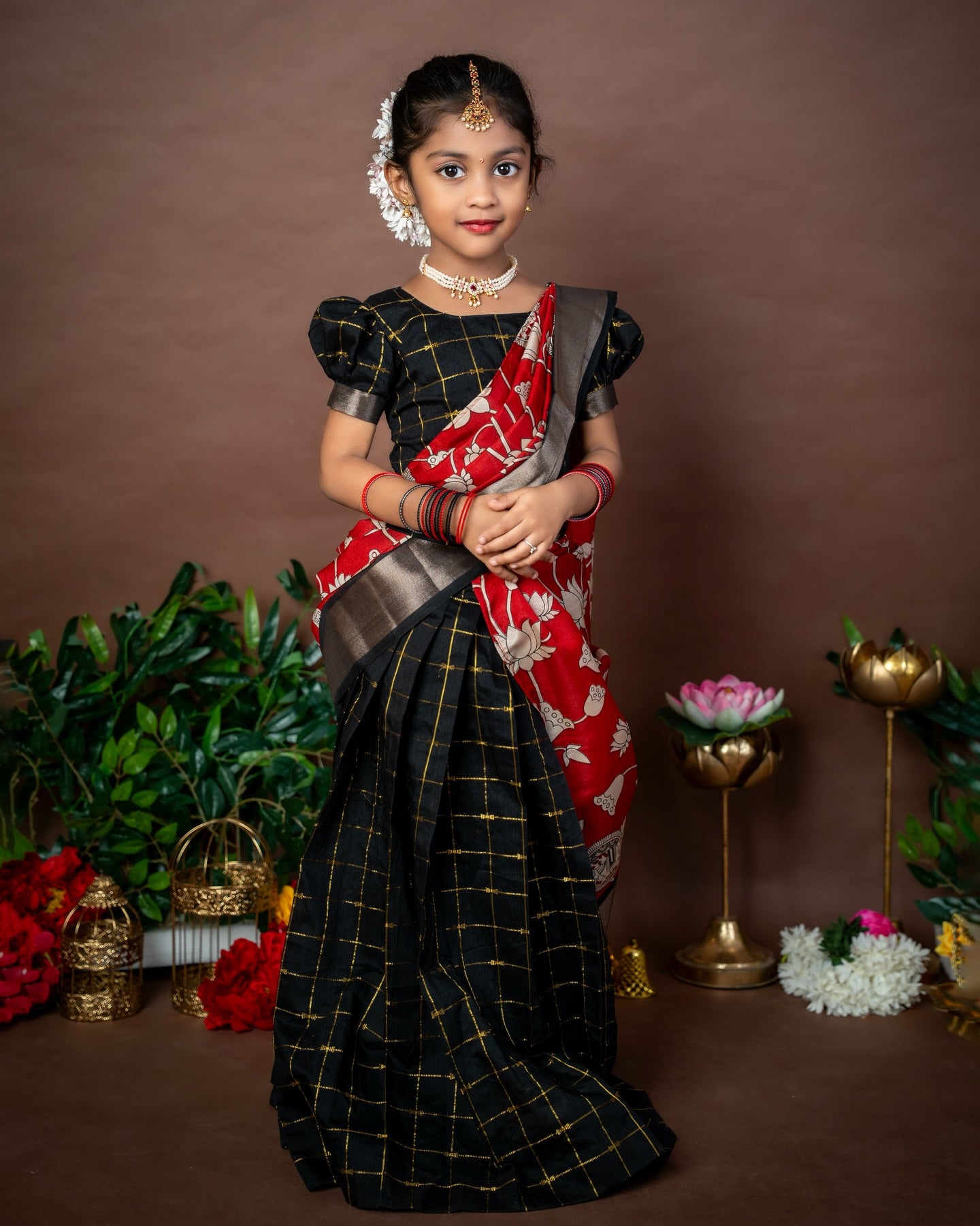 NEELAMBARI – Premium Raw Silk Checked Paavadai Sattai paired with a stunning Kalamkari duppatta with Hipbelt