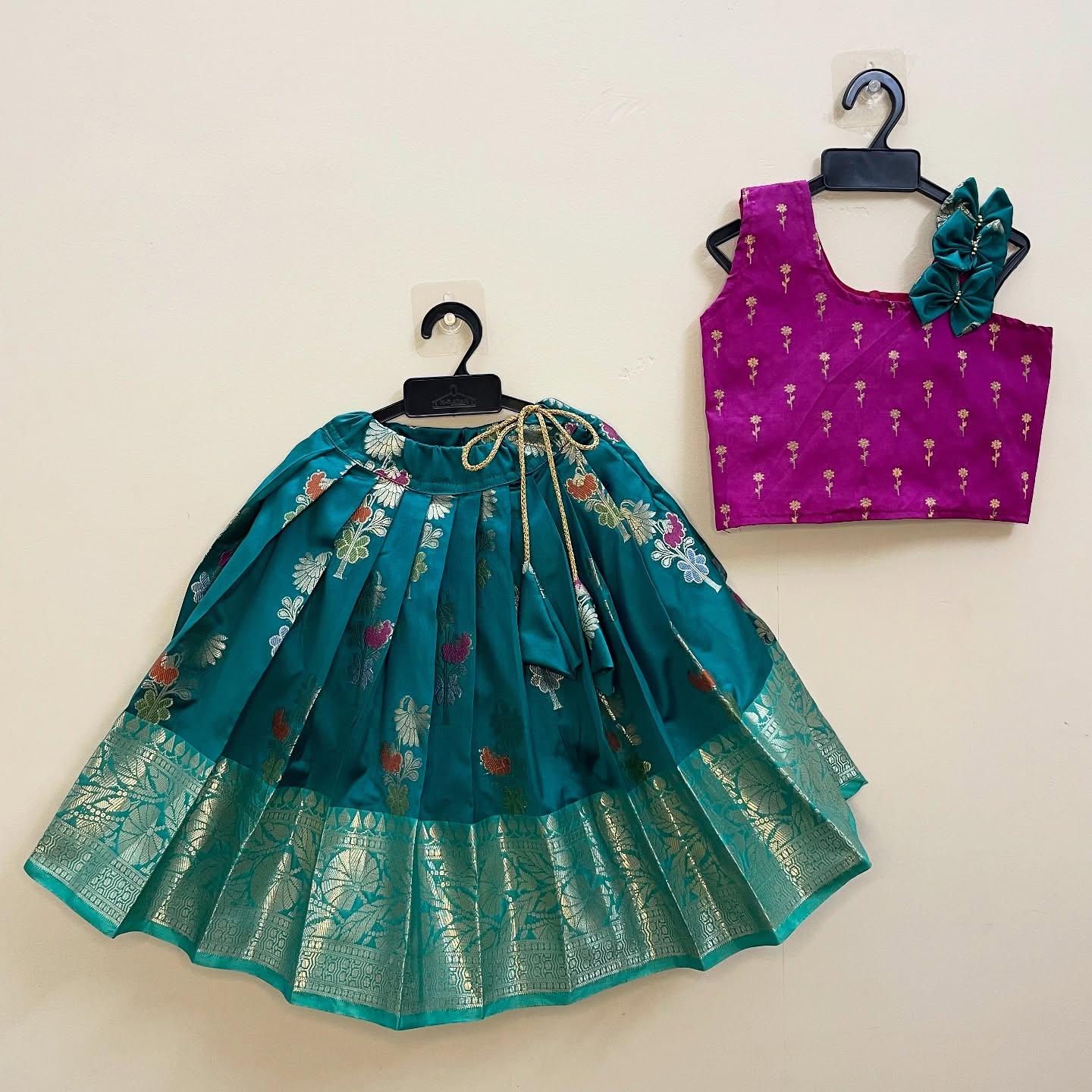 Ramar Blue and Magenta Pink Pattu Paavadai Sattai is specifically made for little princesses