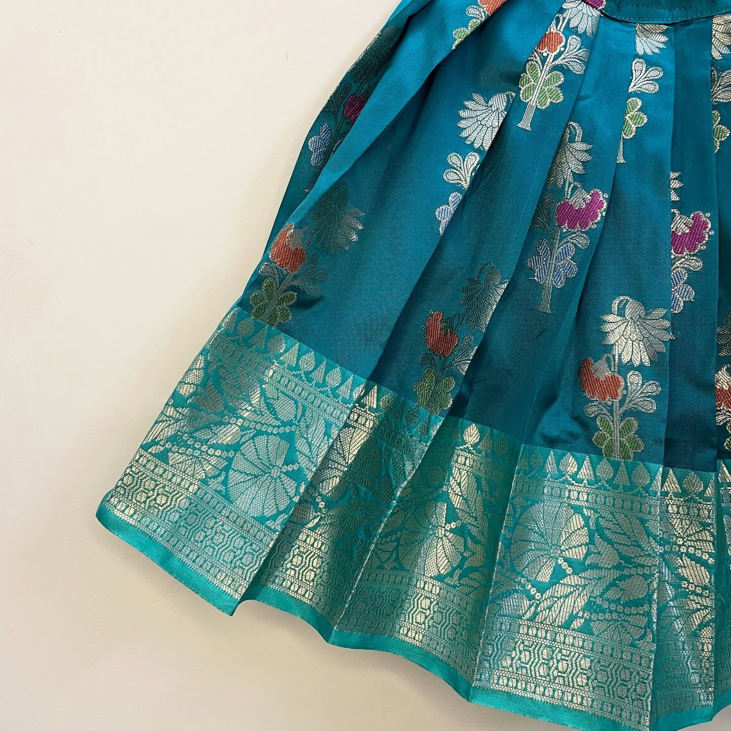 Ramar Blue and Magenta Pink Pattu Paavadai Sattai is specifically made for little princesses