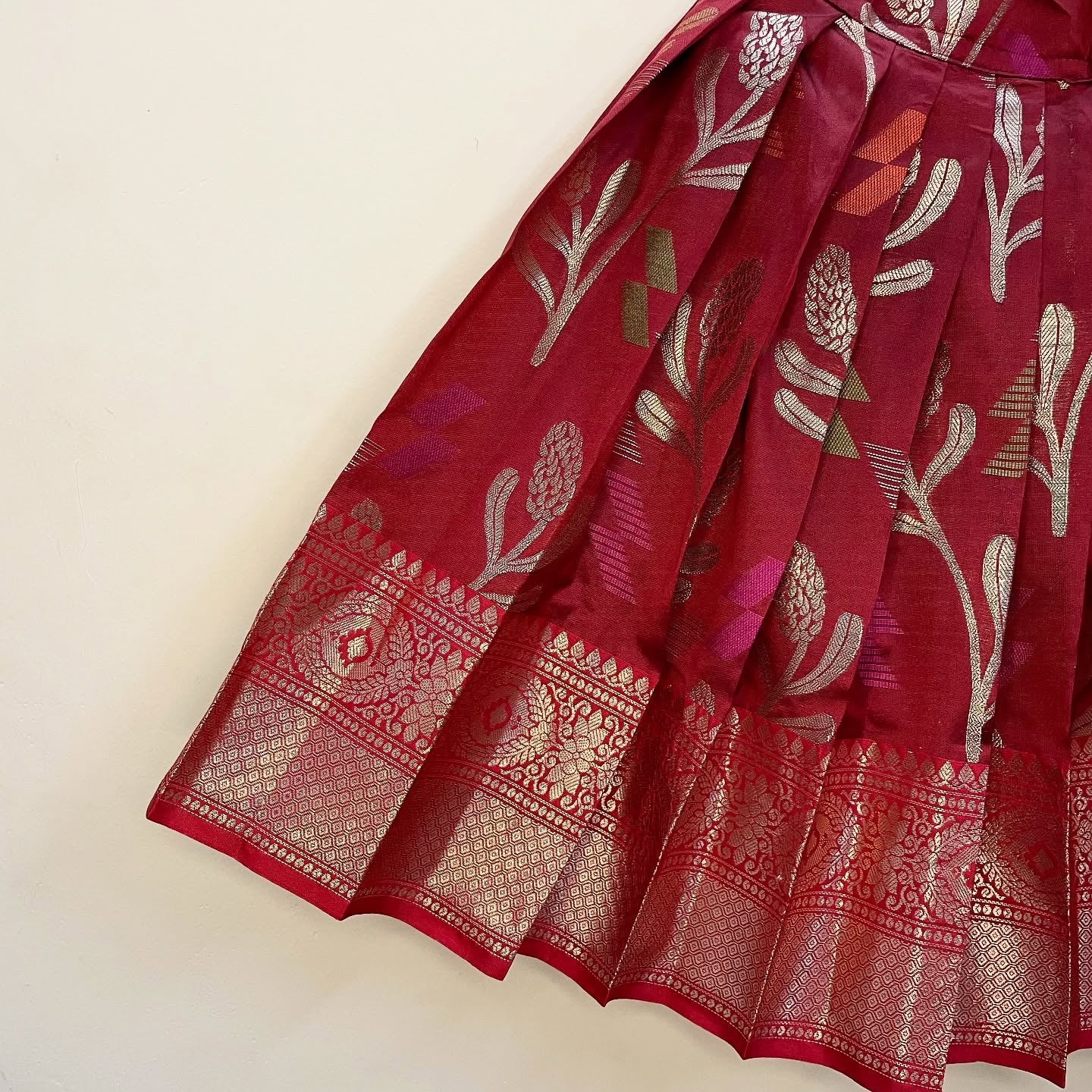 Maroon and Light Green Pattu Paavadai Sattai is specifically made for little princesses