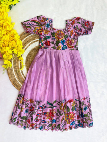 A blend of tradition, comfort and adorable elegance - Lavender Color