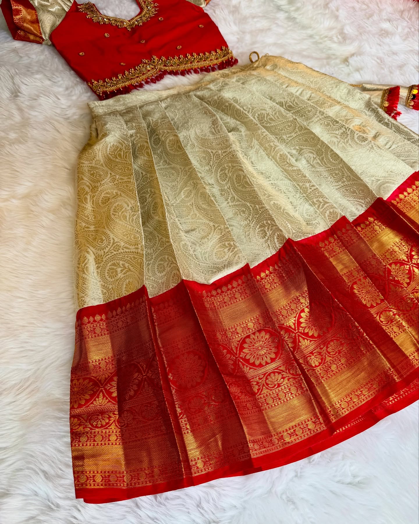 FESTIVE FITS - VENNILA Premium Semi Kanchipattu Grand Aariwork Lehenga Set in Red and White