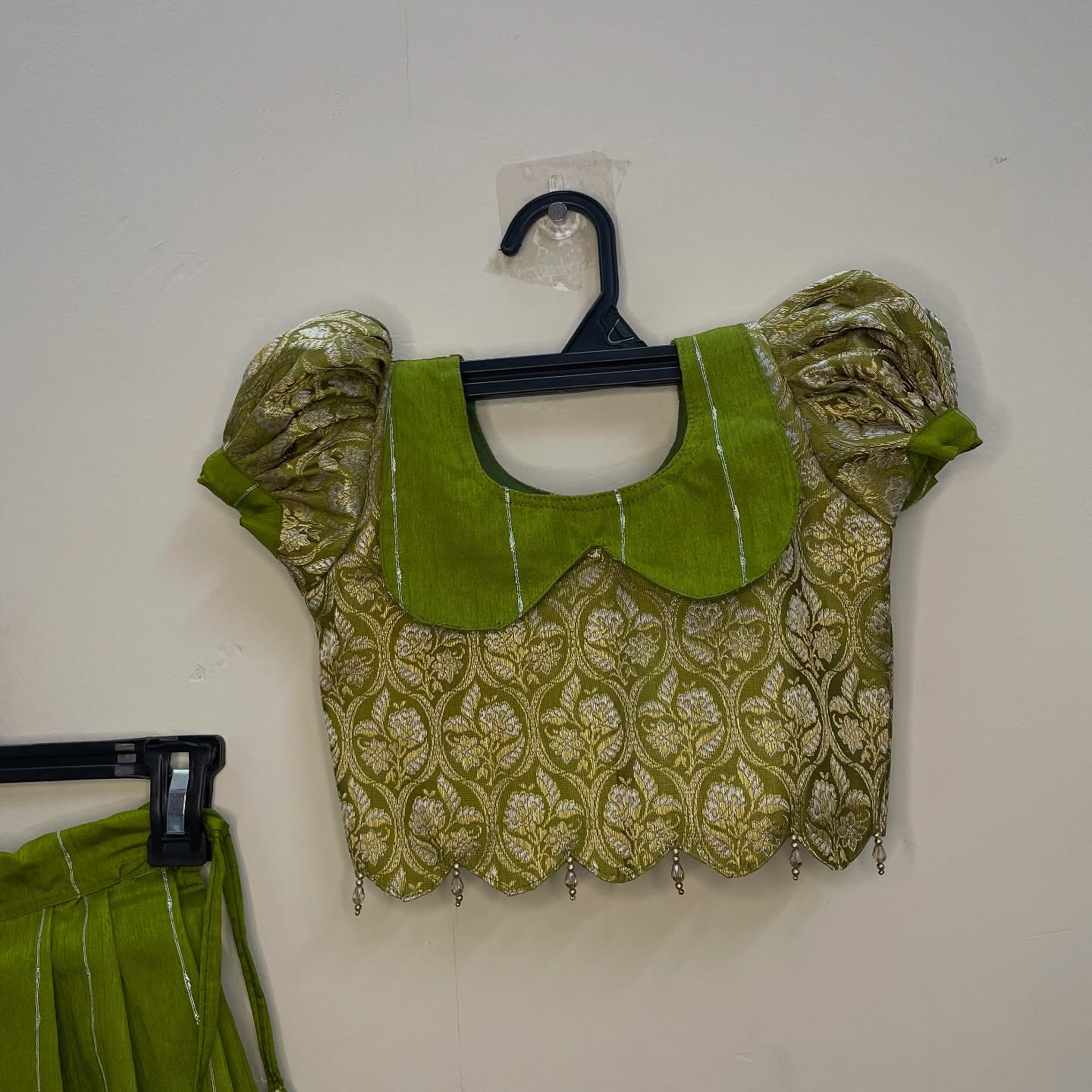 Royal festive look with this exquisite Olive Green Pattu Paavadai Sattai