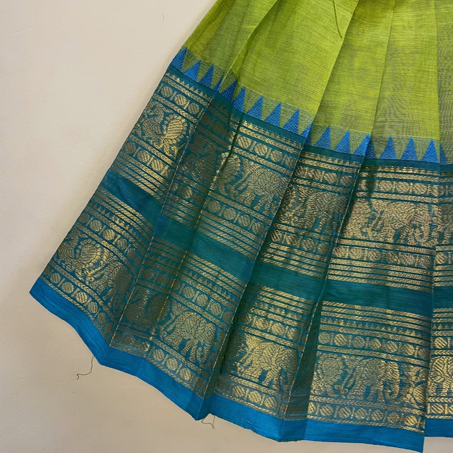 Mayura Authentic Kanchi cotton Paavadai Sattai with traditional zari border – Light Green and Light Blue Border