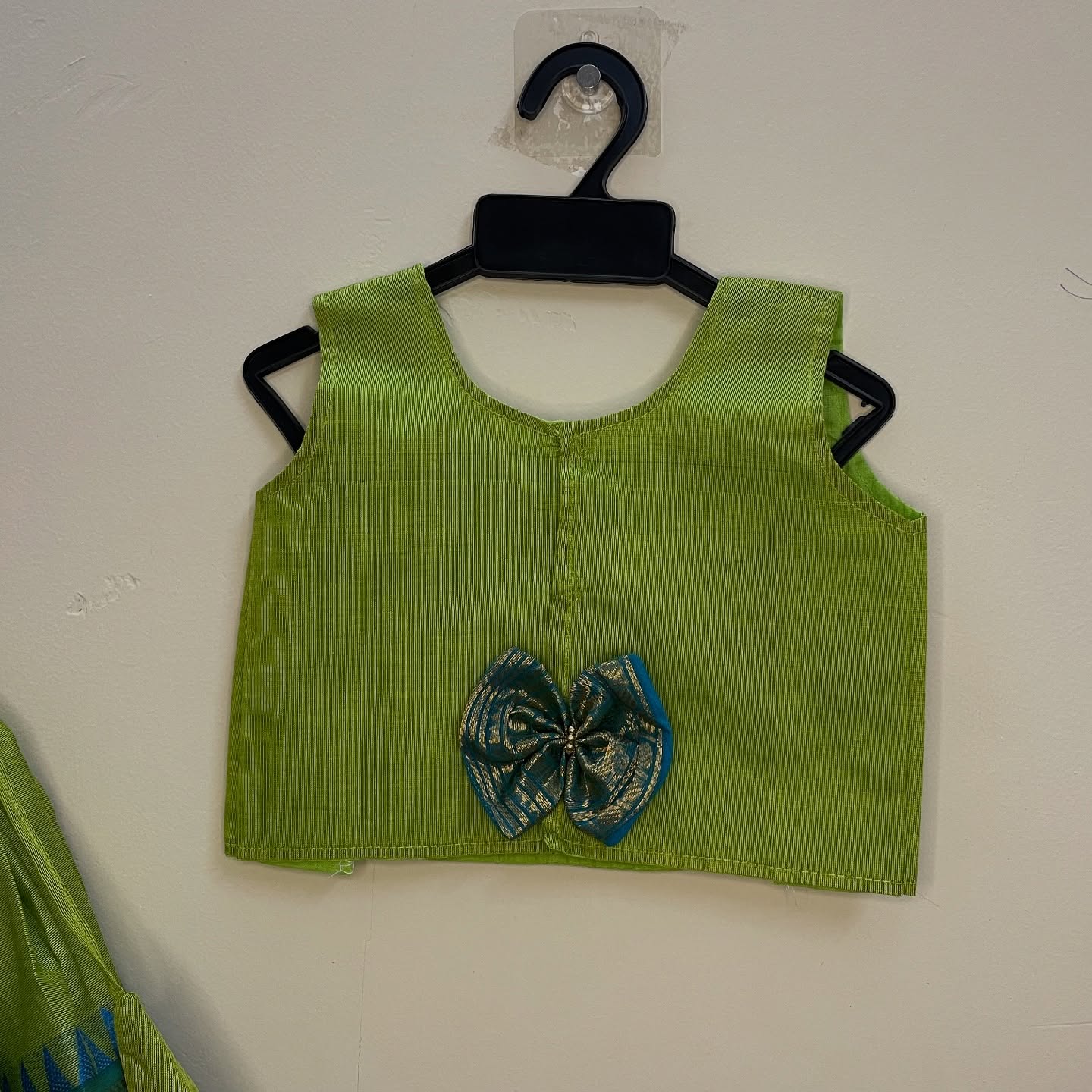 Mayura Authentic Kanchi cotton Paavadai Sattai with traditional zari border – Light Green and Light Blue Border