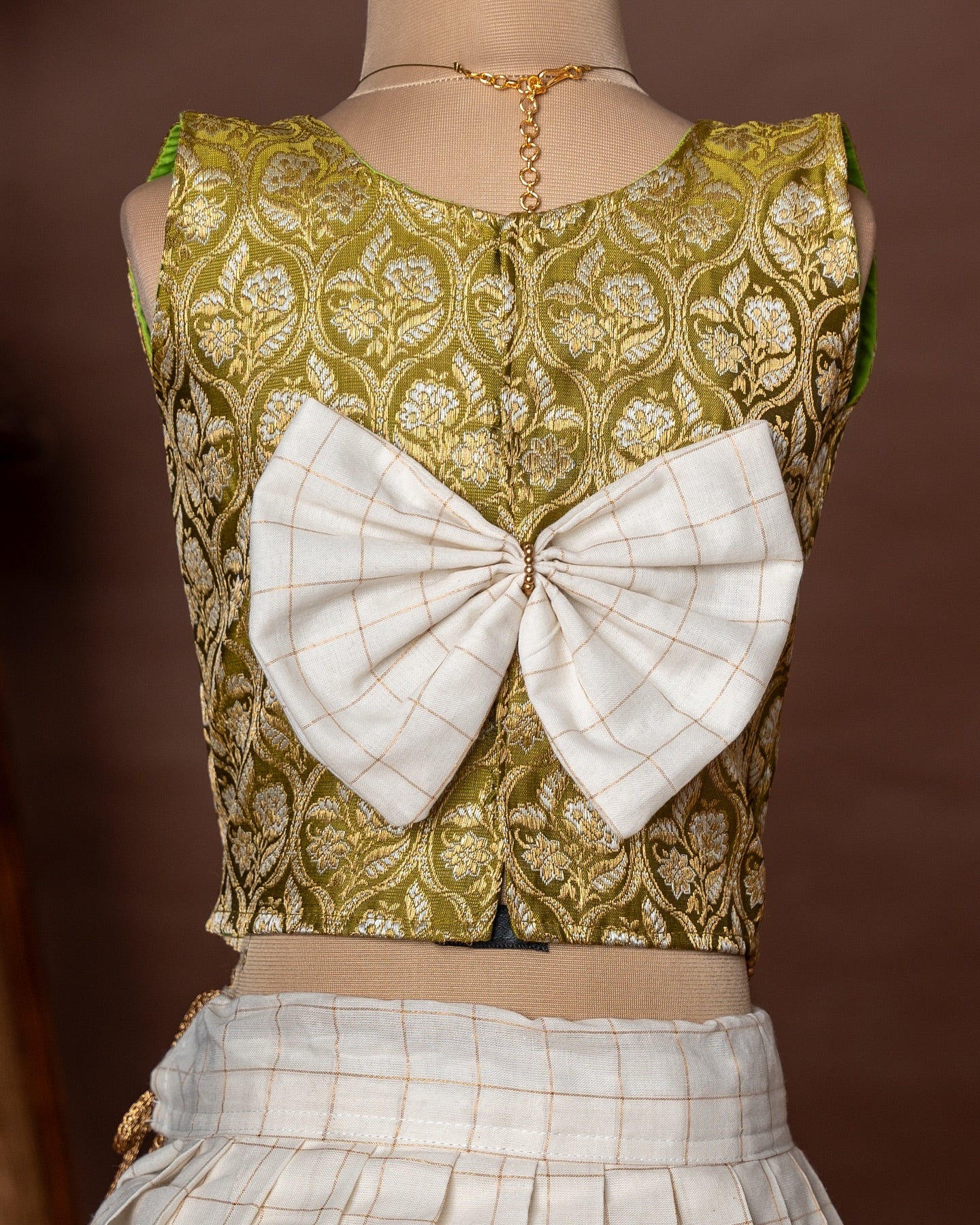 Olive Green Banarasi Scallop Design Top and Traditional Kerala Cotton Checked Design Skirt – Minmini Onam Collections