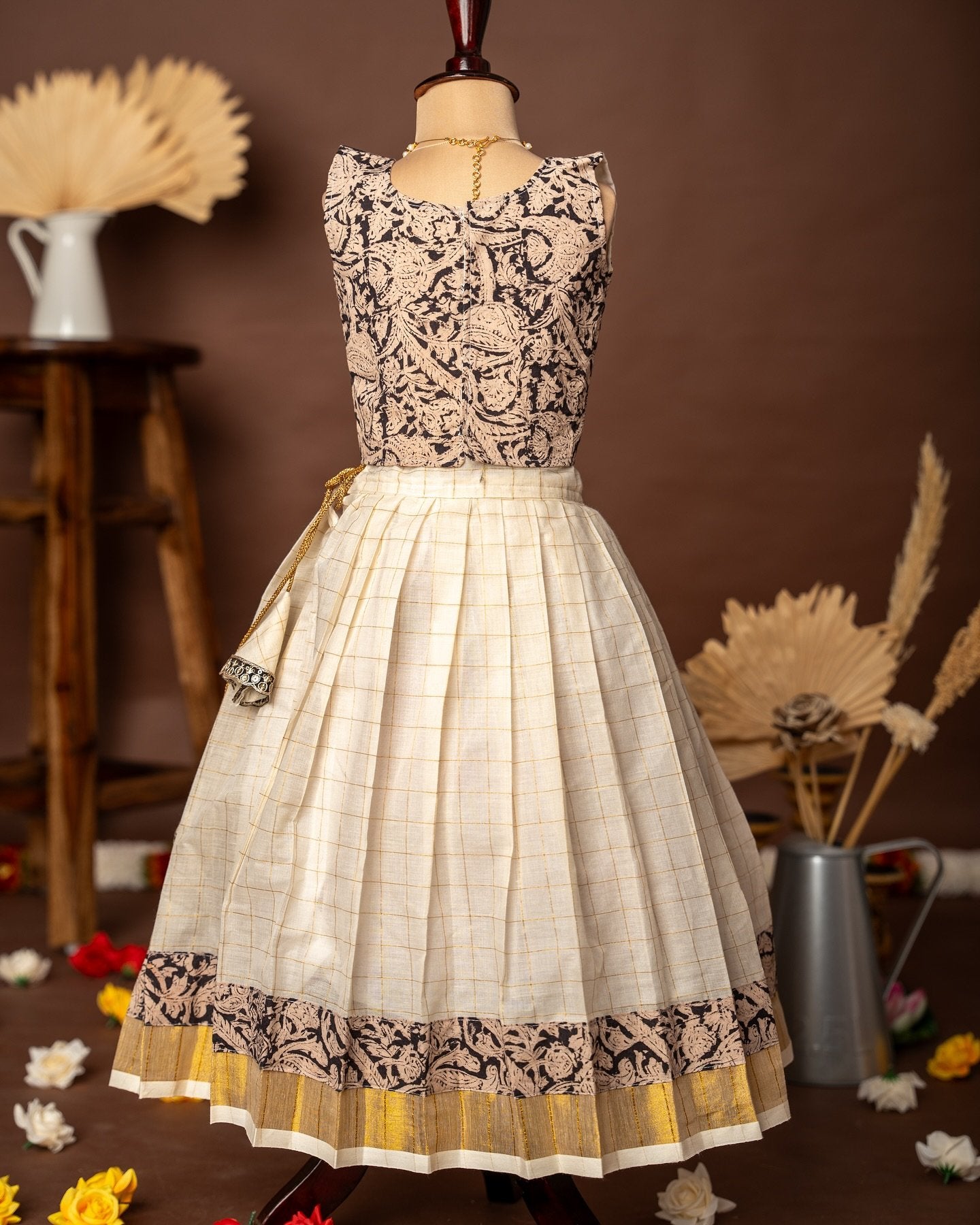 Black Kalamkari Sleeveless Top and Checked Kasavu Cotton Skirt – Minmini Onam Collections