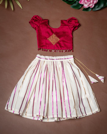 Purple Color Top with Kolam aariwork and Stripe Design Kasavu Skirt – Minmini Onam Collections