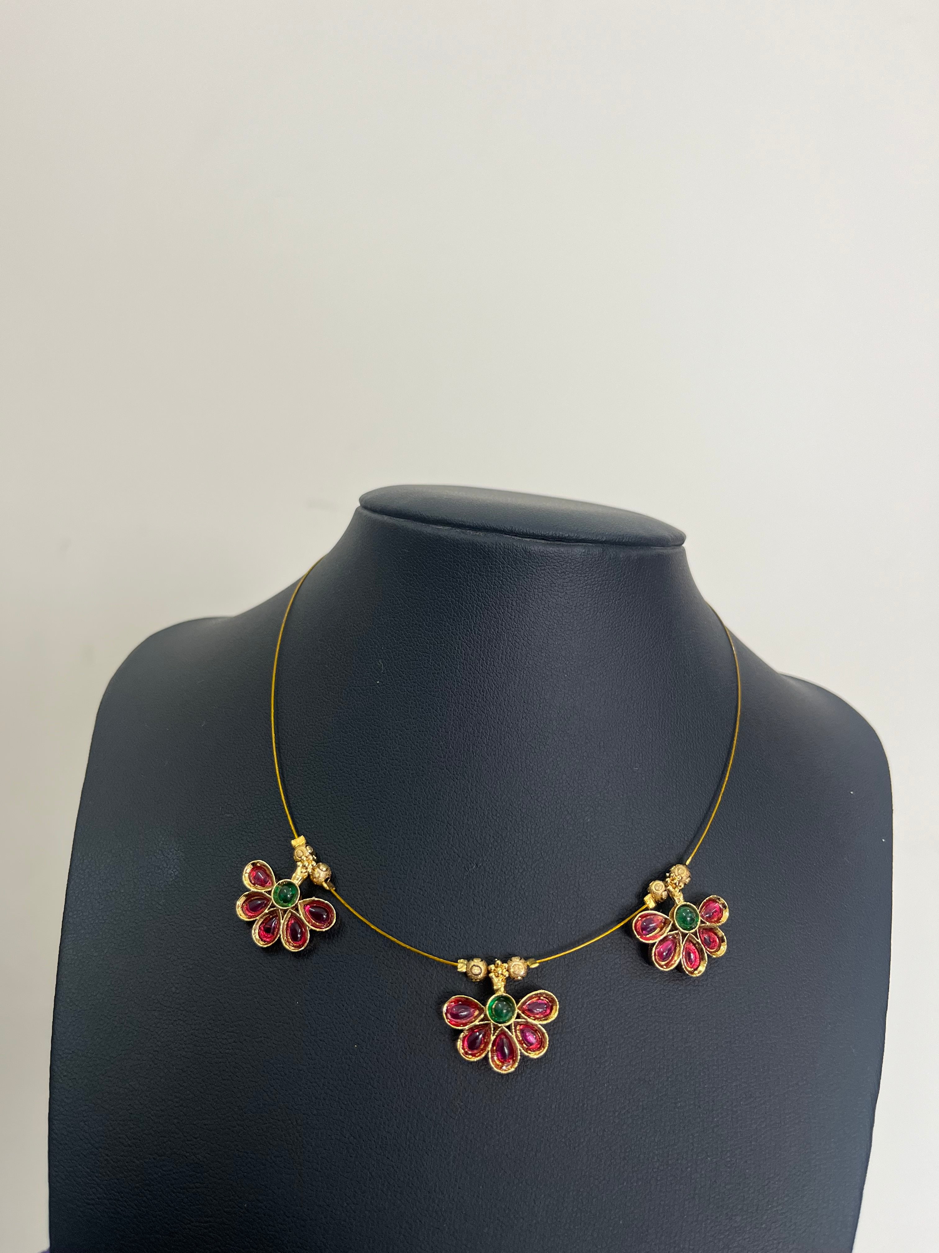 3 Flower Kemp Pendant invisible Necklace