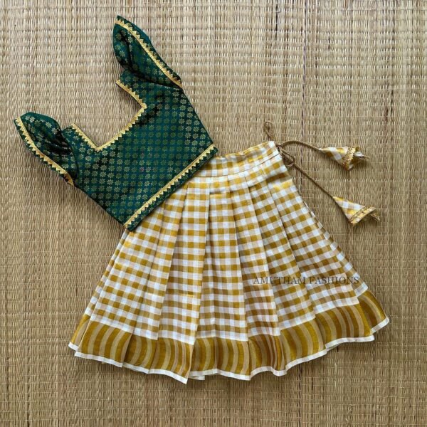 Dark Green Color & Checked Pattern Golden Zari Kerala Kasavu Cotton Paavadai & Sattai (Pre Booking)
