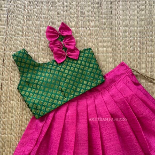 Kora Muslin Silk Paavadai & Sattai – Pink & Leaf Green (Pre Booking)