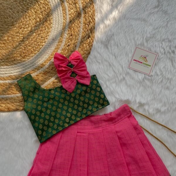Light Pink & Dark Green Madurai Sungudi Cotton Paavadai & Sattai (Pre Booking)