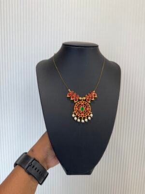 Maroon Kemp Stone Pendant invisible necklace – INC025