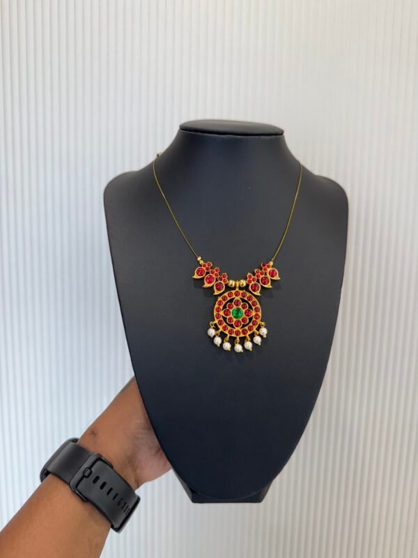 Maroon Kemp Stone Pendant invisible necklace – INC025