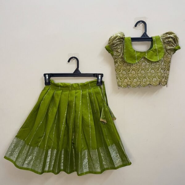 Royal festive look with this exquisite Olive Green Pattu Paavadai Sattai (Ready to Disaptch)