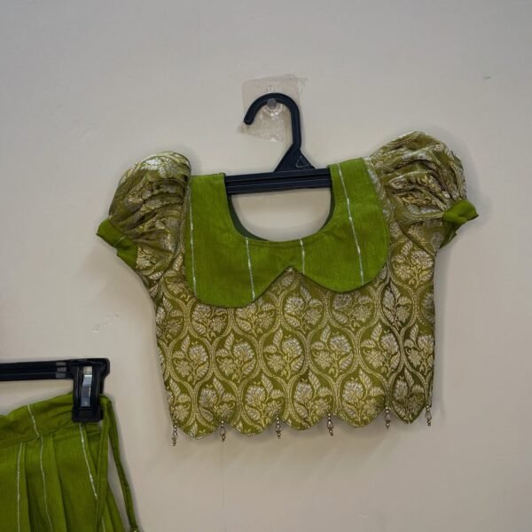 Royal festive look with this exquisite Olive Green Pattu Paavadai Sattai (Ready to Disaptch)